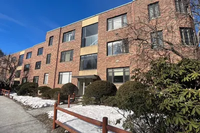 569 Washington St #17