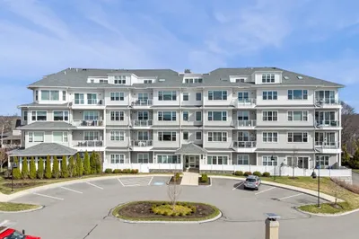 71 Greenwood Avenue #202 1