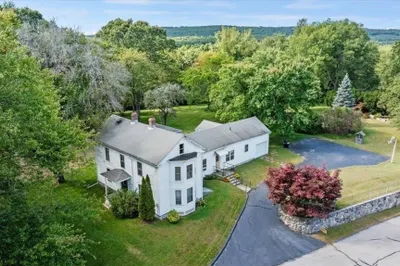 23 Millbury Road 1