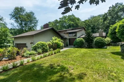 81 Old County Road