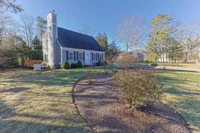 52 Waquoit Farms Dr 1