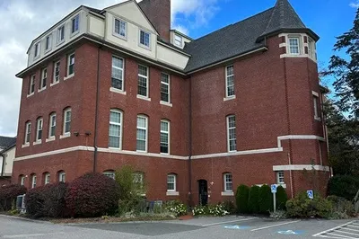 54 Dutcher St #8