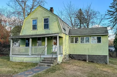 67 Thatcher St 1