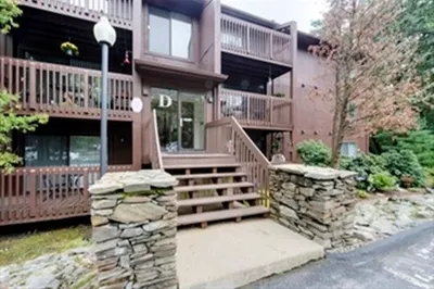 340 Sunderland Rd #18A 1