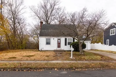 46 Roslyn Ave