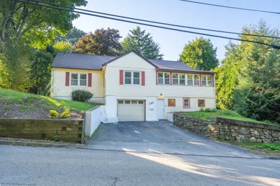 195 Quinapoxet Ln 1