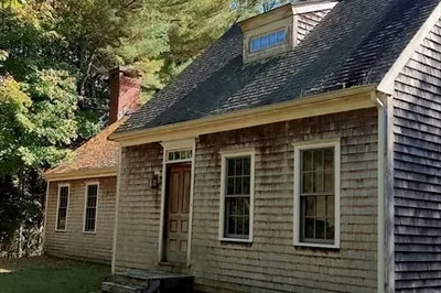8 Crescent St 1