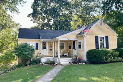 8 Moore Rd