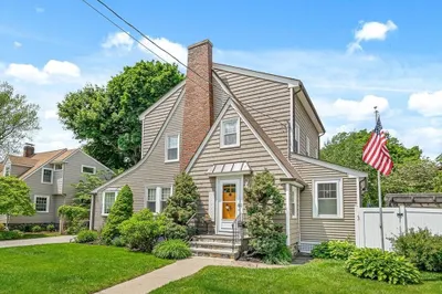 104 Howard St