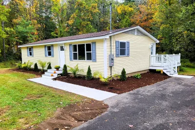 389 Breakneck Rd 1