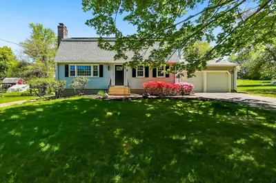 11 Meadow Rd