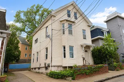 18 Crescent St 1