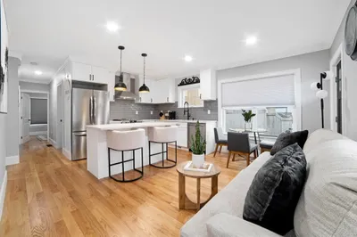 593 Gallivan Boulevard #1
