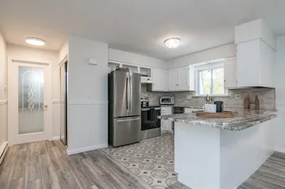 20 Lawrence Ave #32C