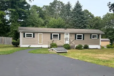 27 Lynbrook Ave 1