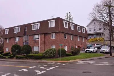 725 Broad St #10 1