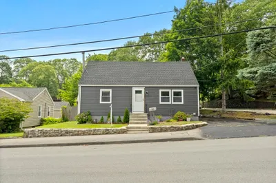 96 Hurd St