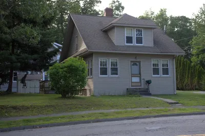 142 College St 1