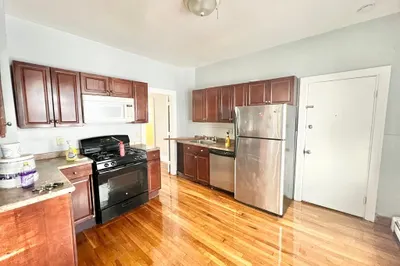 113 Ferry St #2