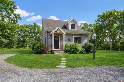 114 Meetinghouse Way 1