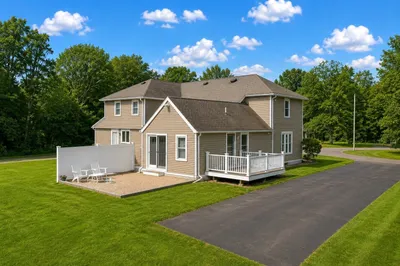 251 Oak St 1