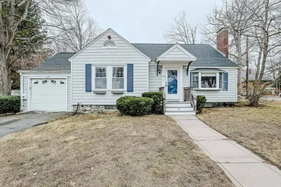 9 Russ St