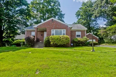 77 Elmore St 1