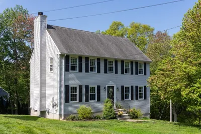 40 Idora Ave
