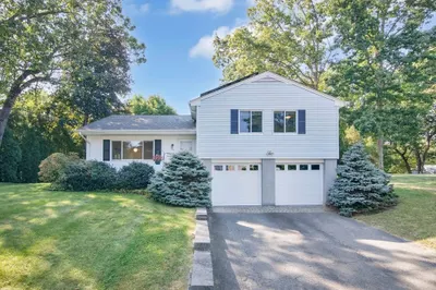 90 Kenmore Dr 1