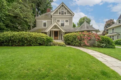 136 Hunnewell Ave