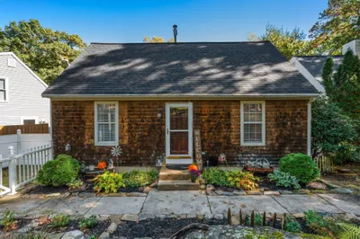 4 Williamsburg Dr 1