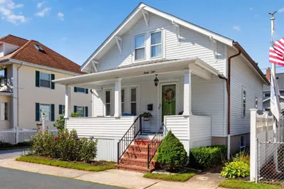 39 Junior St 1