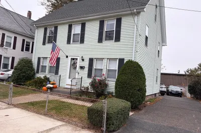 32 Oak Street 1