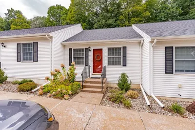 9 Rosewood Ln #9