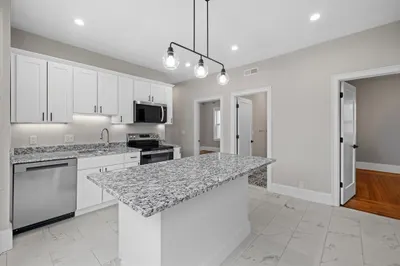 921-923 E Broadway #2