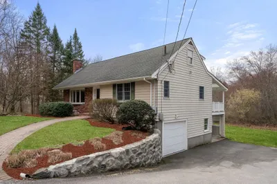 4 Wachusett Drive 1