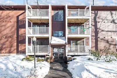 340 Sunderland Rd #28 1