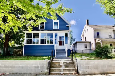 325 Main St 1
