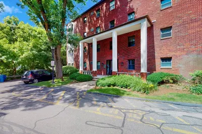 16 Winter St #11B 1