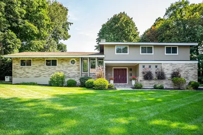 132 Lincoln Parkway 1