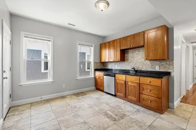 51 King St #3 1