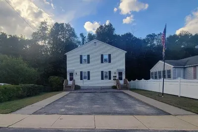 457 Charlton St 1