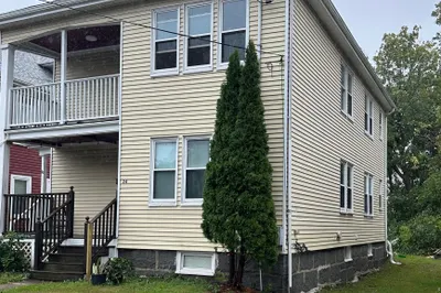 22 Carruth Street #2/F 1