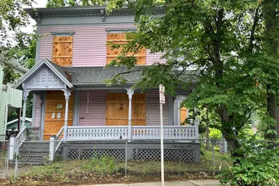 146 Bay St 1