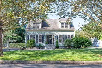 13 Bay Path Ln 1