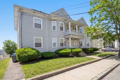 215 Ash St #3 1
