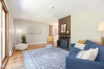 32 Whitcomb Dr 1