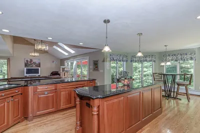 3 Riverside Dr