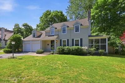 77 Pleasantview Avenue