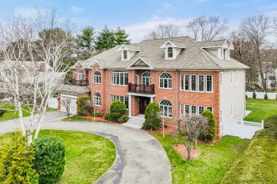 75 Woodfall Rd 1